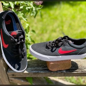 NIKE SB Chron SLR Black with red Skater Shoe 9.5